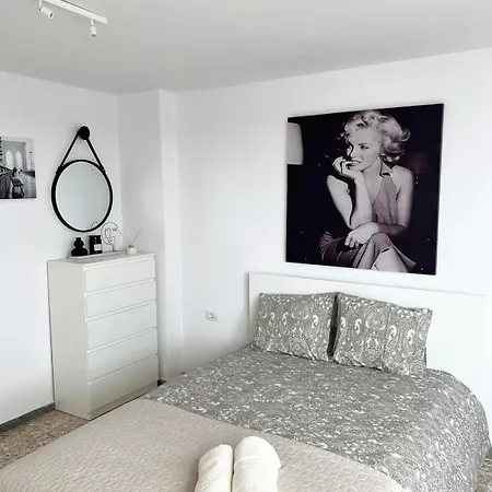 Lovely 2 Bedroom With Balcony Lägenhet