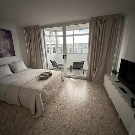 Lovely 2 Bedroom With Balcony