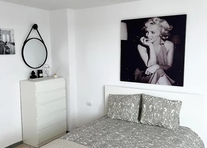 Lovely 2 Bedroom With Balcony Lägenhet