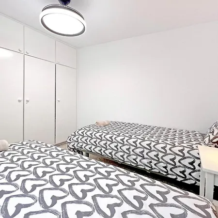 Apartmán Lovely 2 Bedroom With Balcony Los Cristianos (Tenerife)