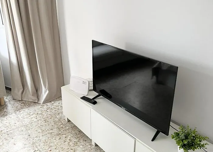 Апартаменты Lovely 2 Bedroom With Balcony Лос Кристианос