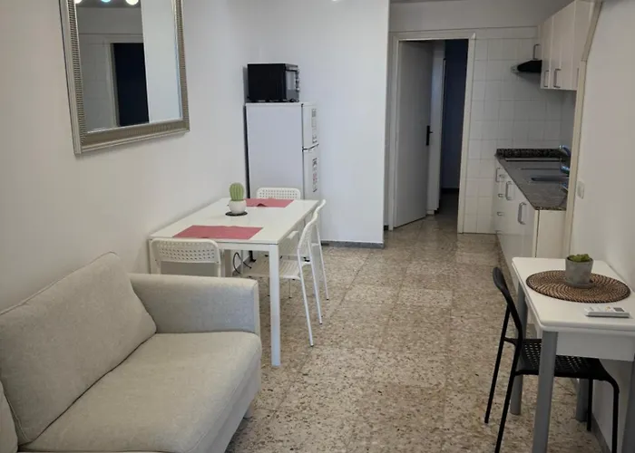 Lovely 2 Bedroom With Balcony Апартаменты