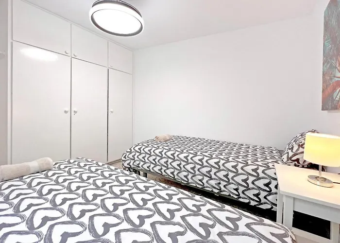 Апартаменты Lovely 2 Bedroom With Balcony Лос Кристианос